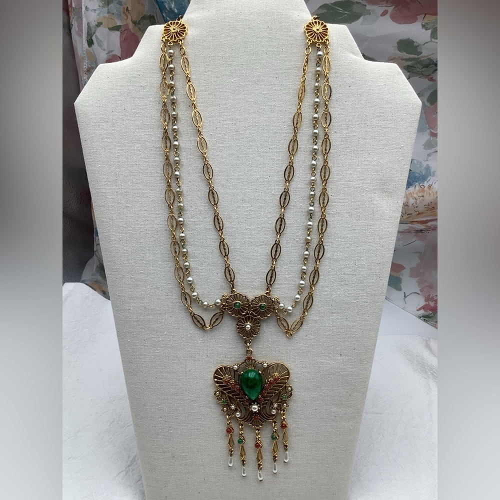 Vintage ART Design Gold and Green Statement Necklace With Pearls